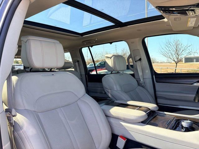 Used 2022 Jeep Grand Wagoneer Series I image 32