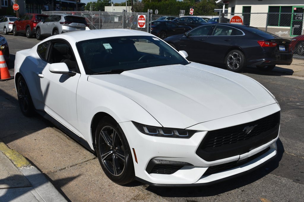Used 2024 Ford Mustang Coupe image 4