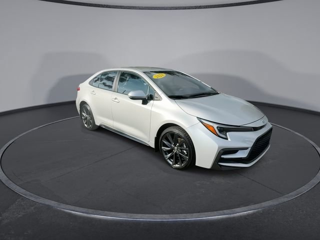 Used 2025 Toyota Corolla SE image 3