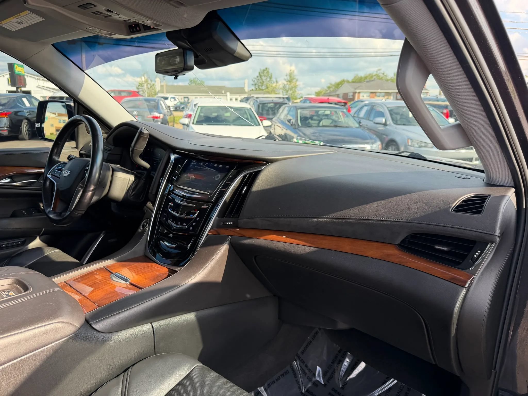 Used 2017 Cadillac Escalade Premium Luxury AWD/4WD image 19