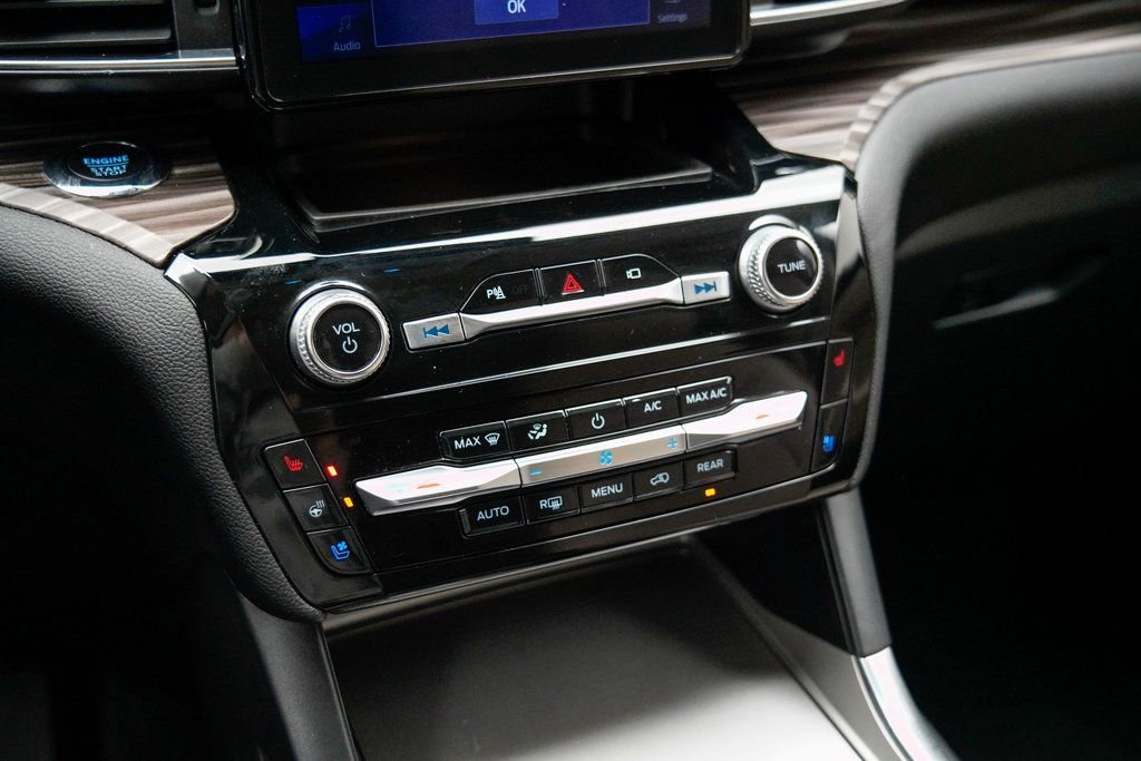 Used 2023 Ford Explorer Limited AWD/4WD image 30