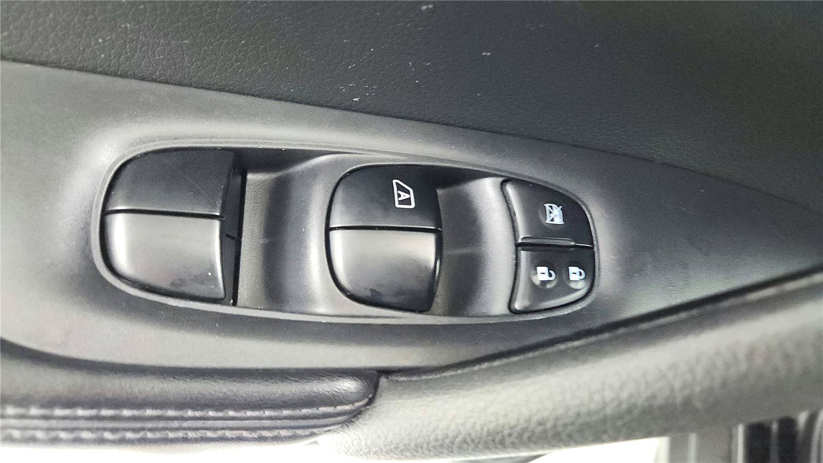 Used 2017 Nissan Rogue S FWD image 18