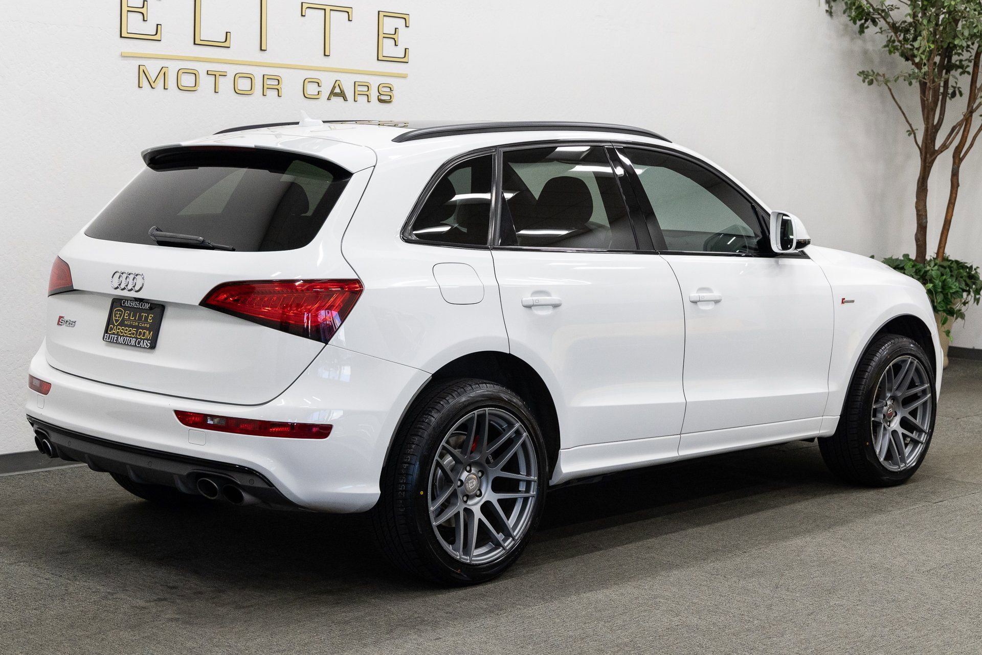 Used 2016 Audi SQ5 Premium Plus w/ Technology Package image 11
