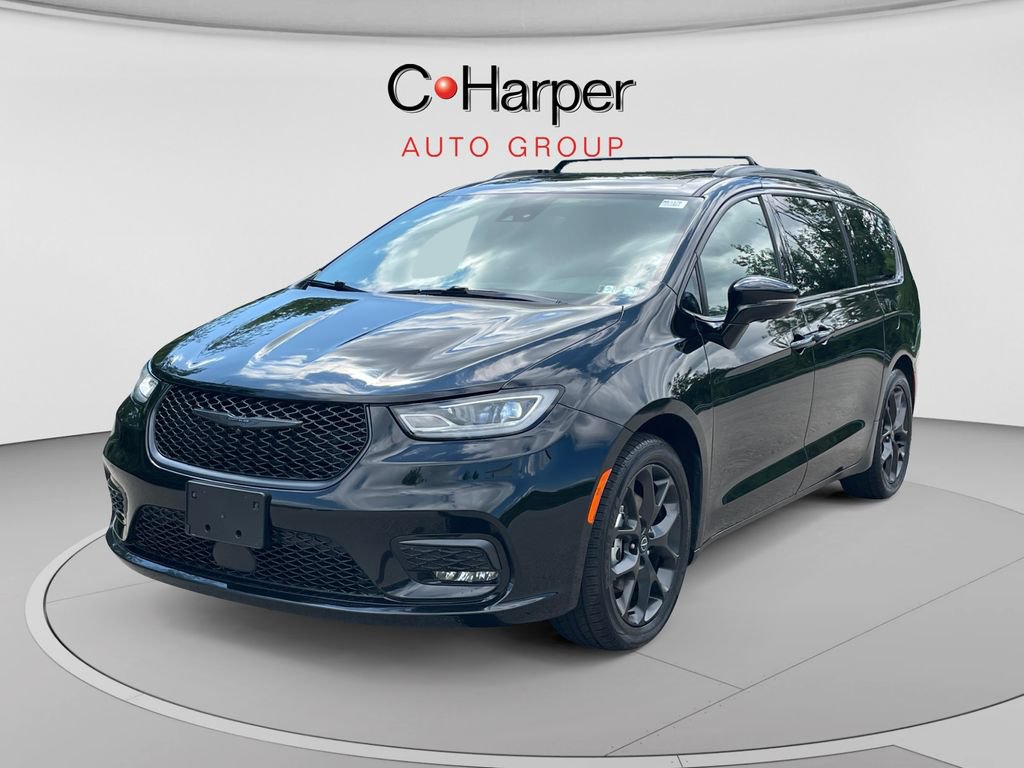 Used 2025 Chrysler Pacifica Limited FWD image 7