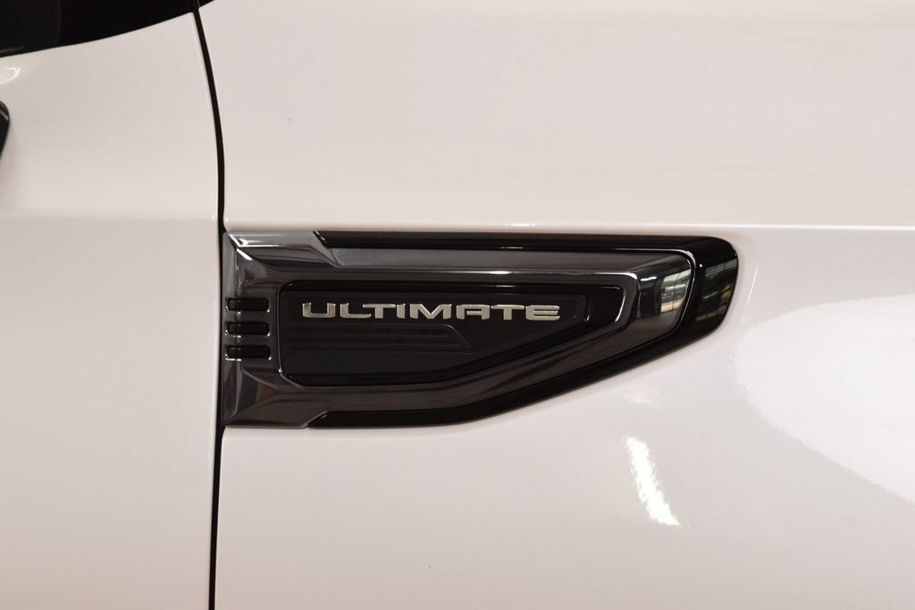 Used 2025 GMC Yukon XL Denali Ultimate w/ LPO, Floor Liner Package AWD/4WD image 16