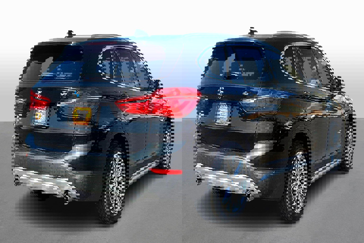 Used 2017 BMW X1 xDrive28i image 2