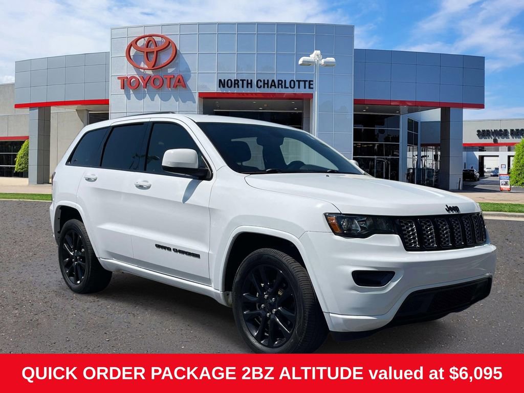 Used 2020 Jeep Grand Cherokee Altitude RWD image 1