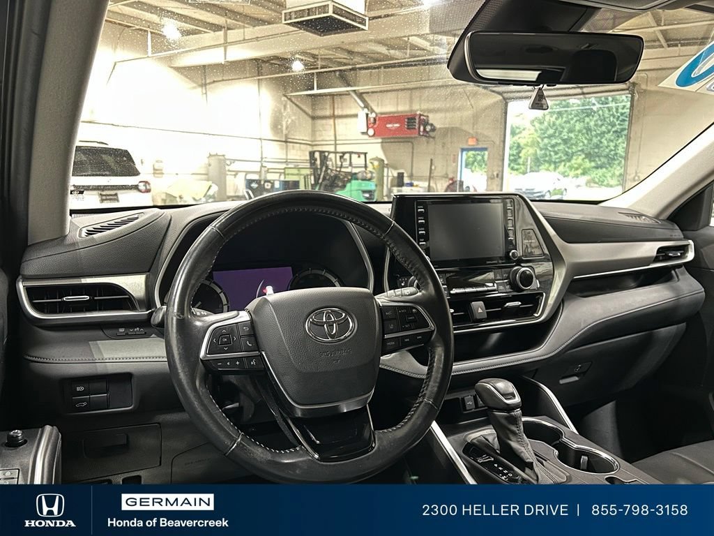 Used 2020 Toyota Highlander XLE AWD/4WD image 15