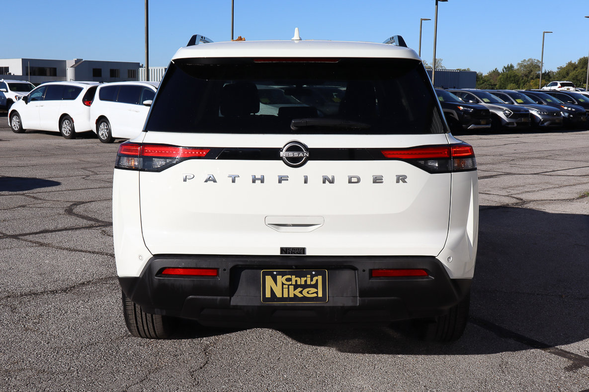 Used 2025 Nissan Pathfinder SV image 5