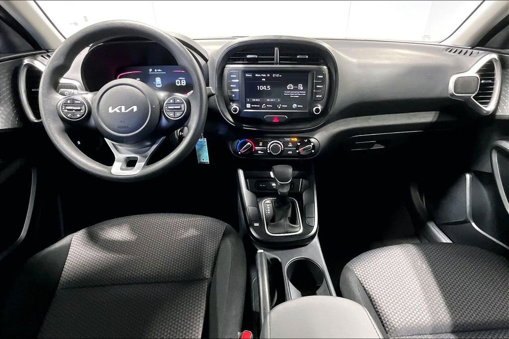 Used 2025 Kia Soul LX w/ LX Technology Package image 18