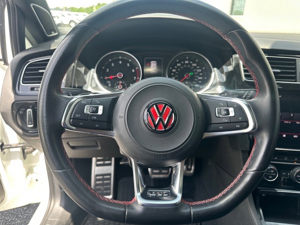 Used 2018 Volkswagen Golf 4-Door image 8