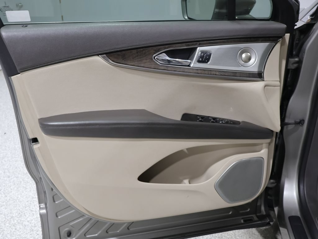 Used 2016 Lincoln MKX Reserve w/ Luxury Package AWD/4WD image 13