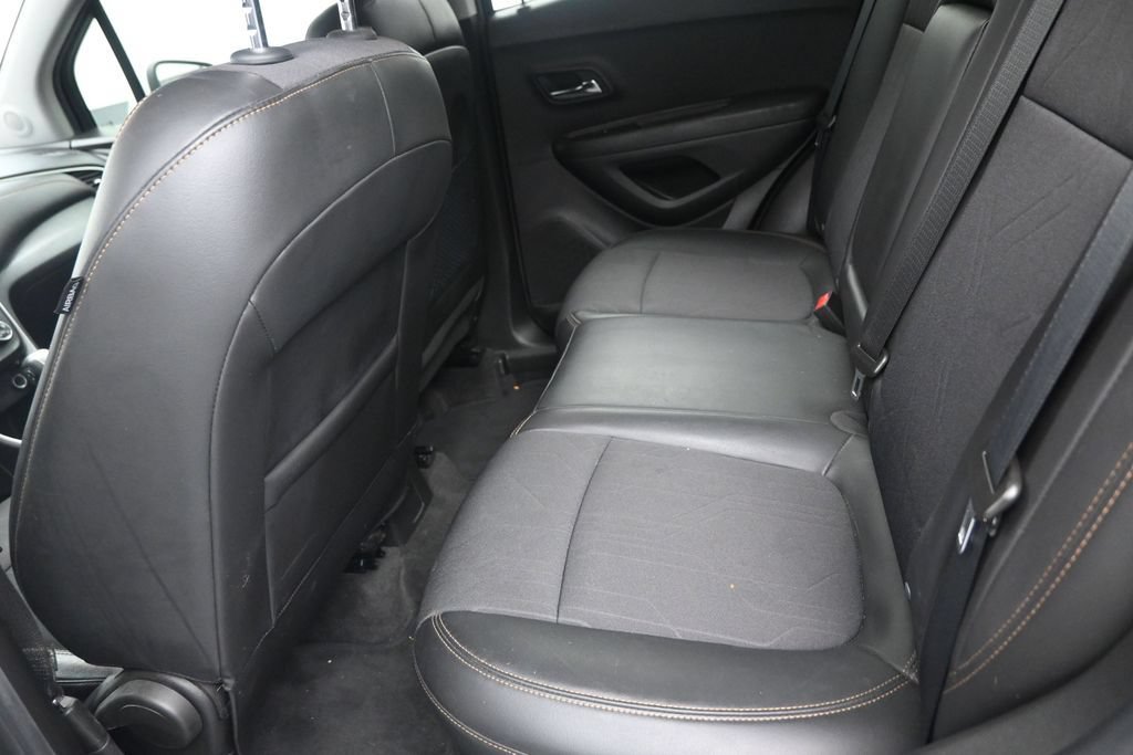Used 2020 Chevrolet Trax LT w/ LT Convenience Package FWD image 14