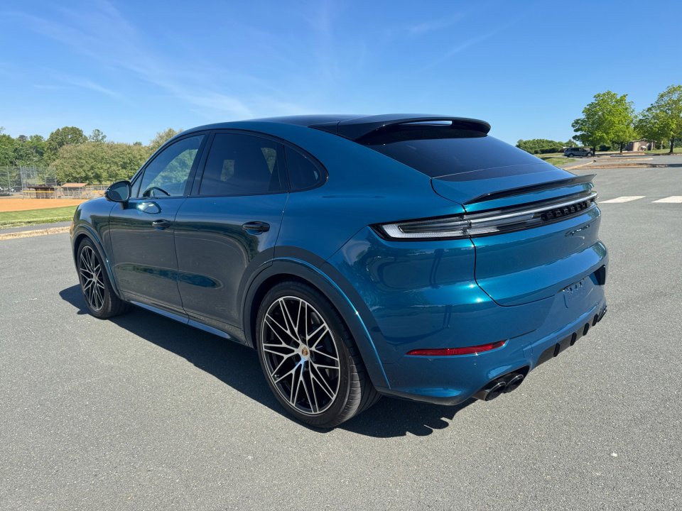 Certified 2025 Porsche Cayenne GTS AWD/4WD image 3