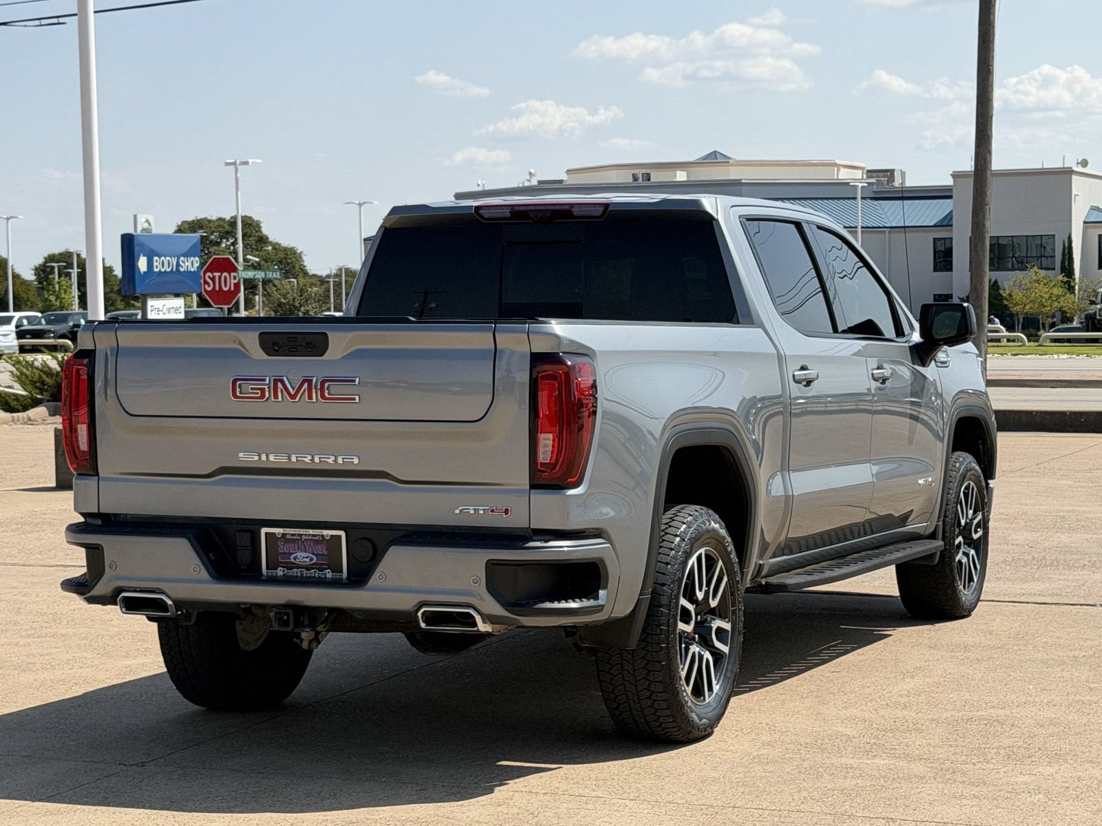 Used 2025 GMC Sierra 1500 AT4 w/ AT4 Premium Package AWD/4WD image 4