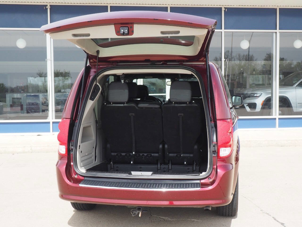 Used 2020 Dodge Grand Caravan SXT FWD image 6