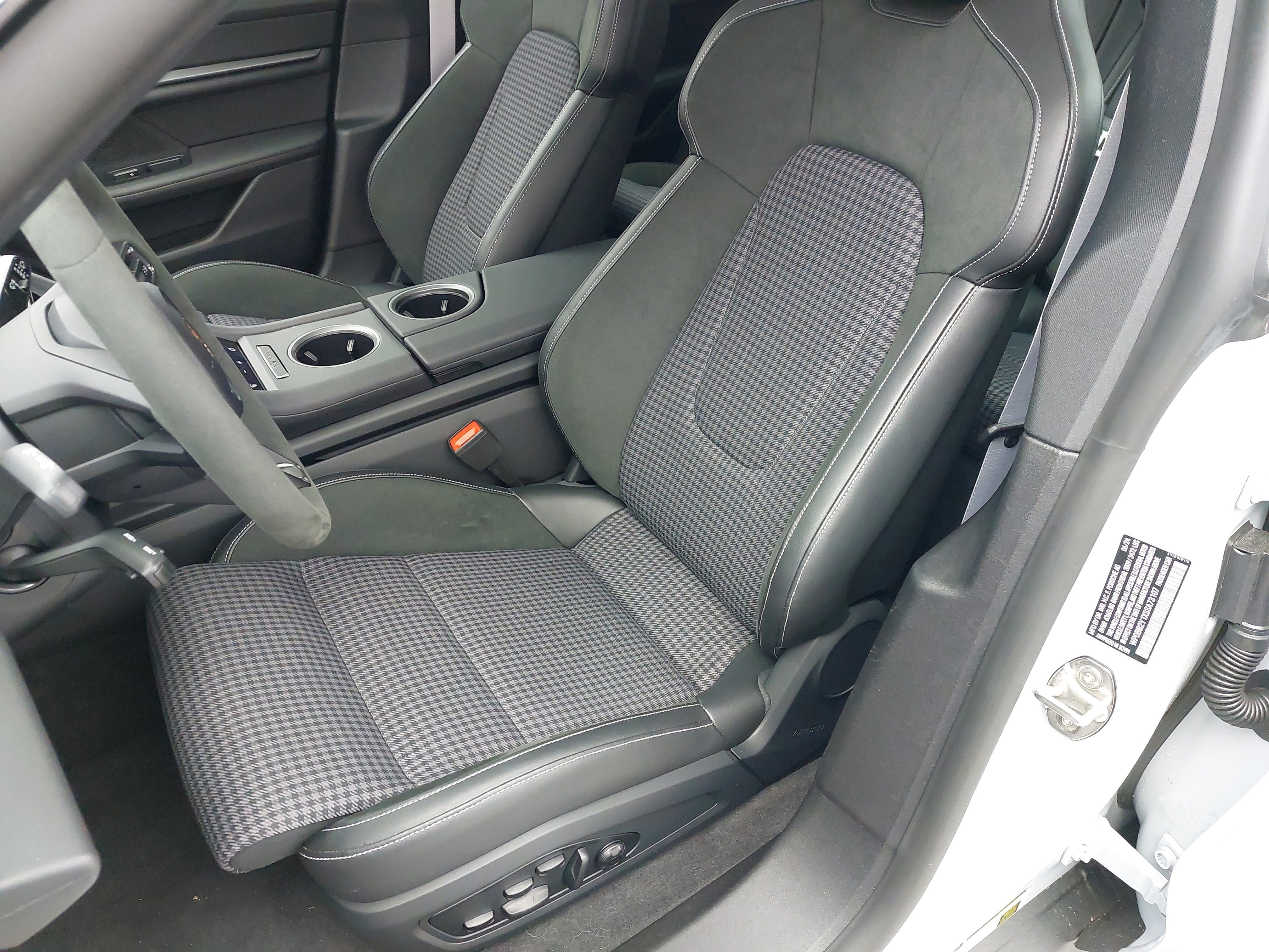 New 2025 Porsche Taycan 4S image 5