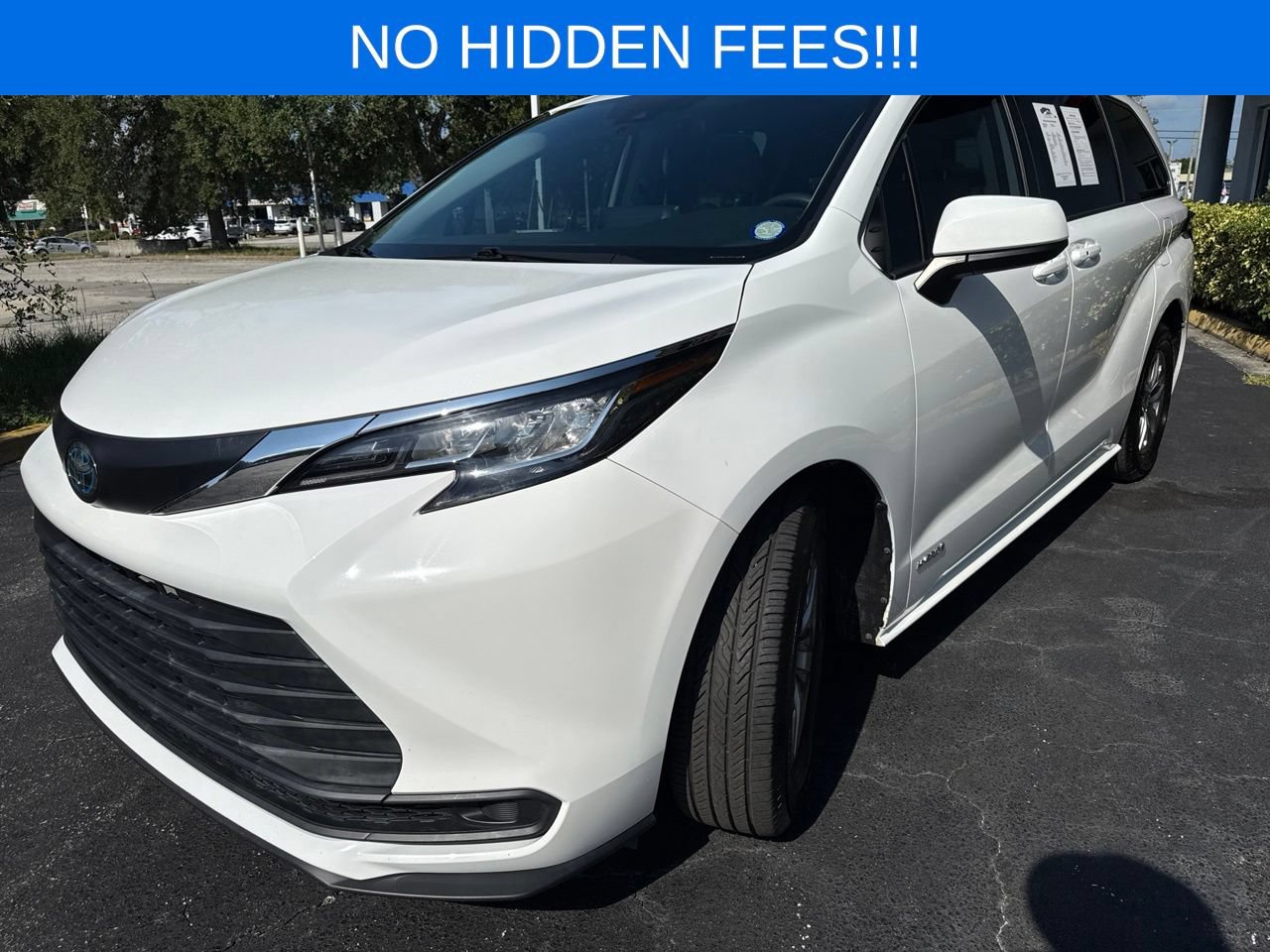 Used 2021 Toyota Sienna LE FWD image 3