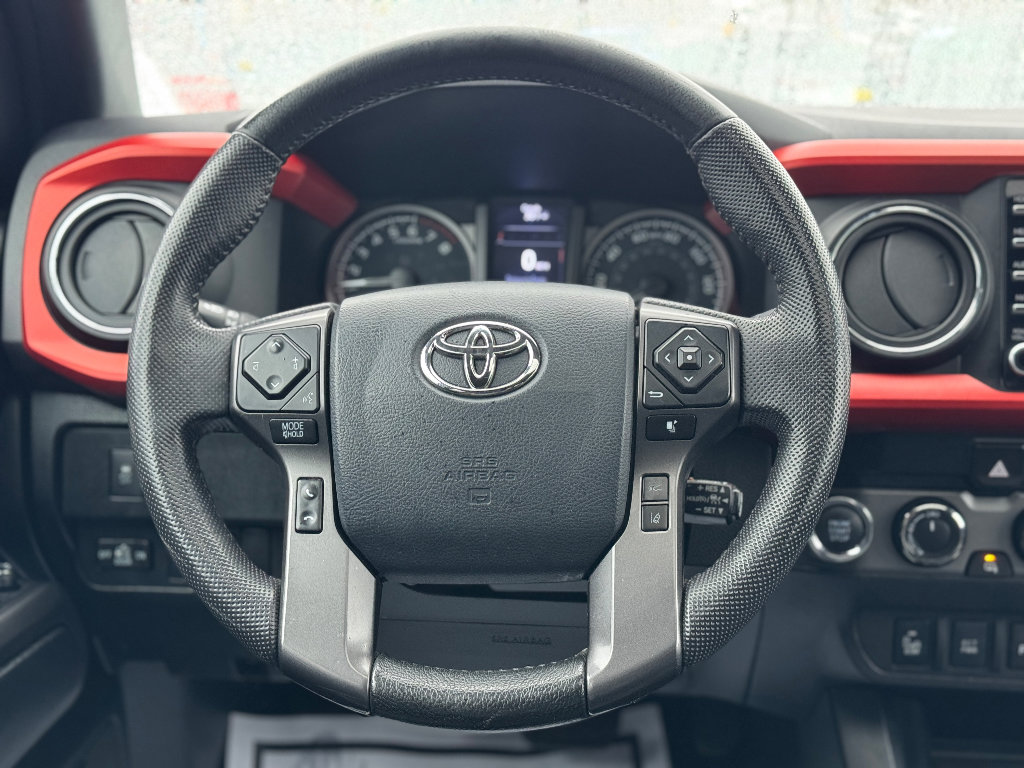 Used 2020 Toyota Tacoma TRD Off-Road image 3