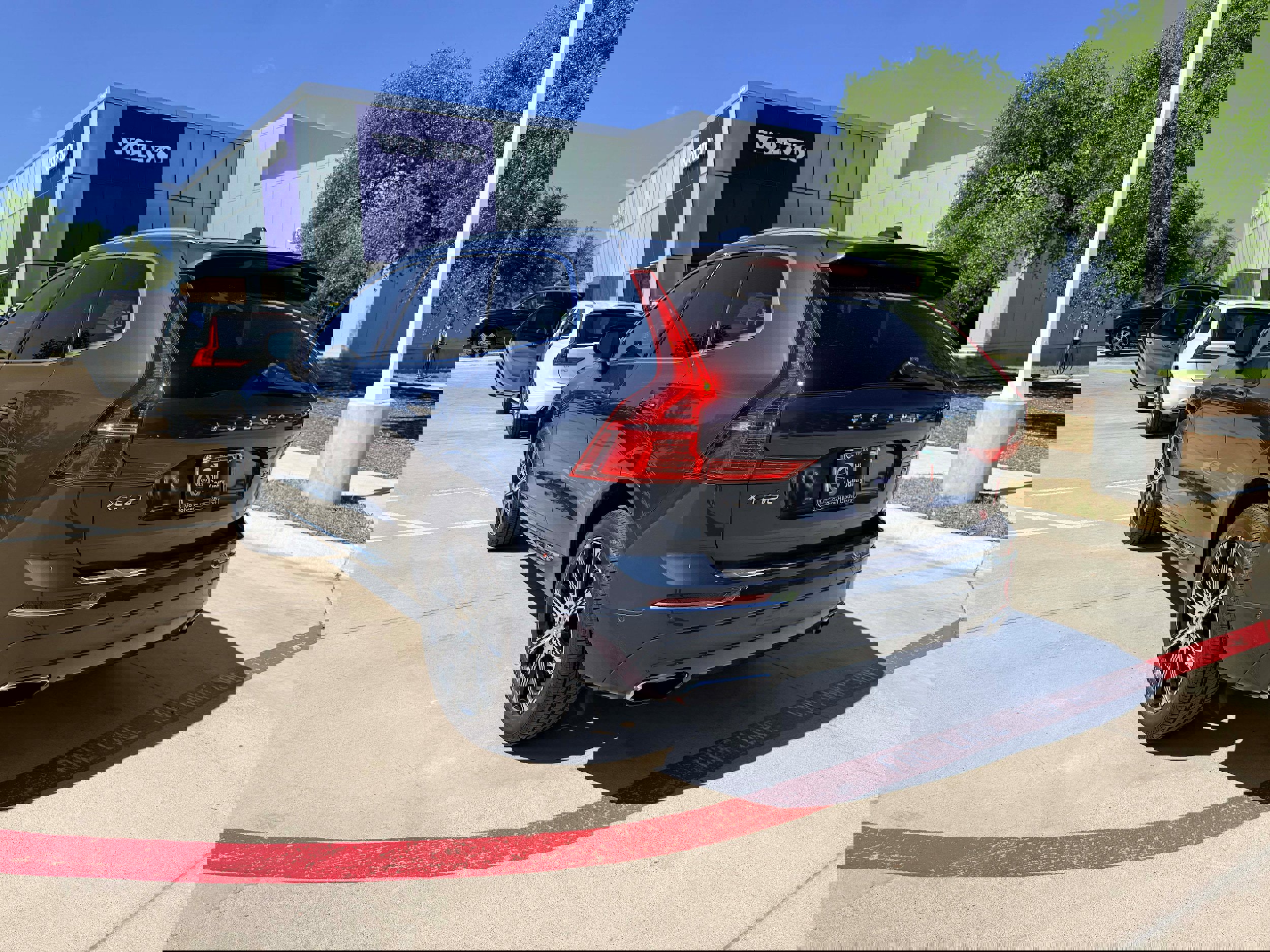 Used 2019 Volvo XC60 T5 Inscription w/ Protection Package Premier AWD/4WD image 4