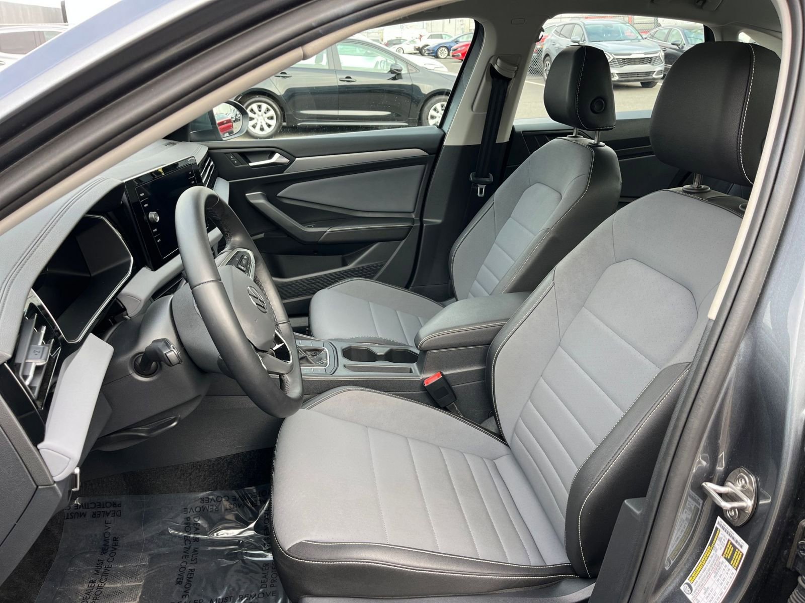 Used 2025 Volkswagen Jetta SE image 35