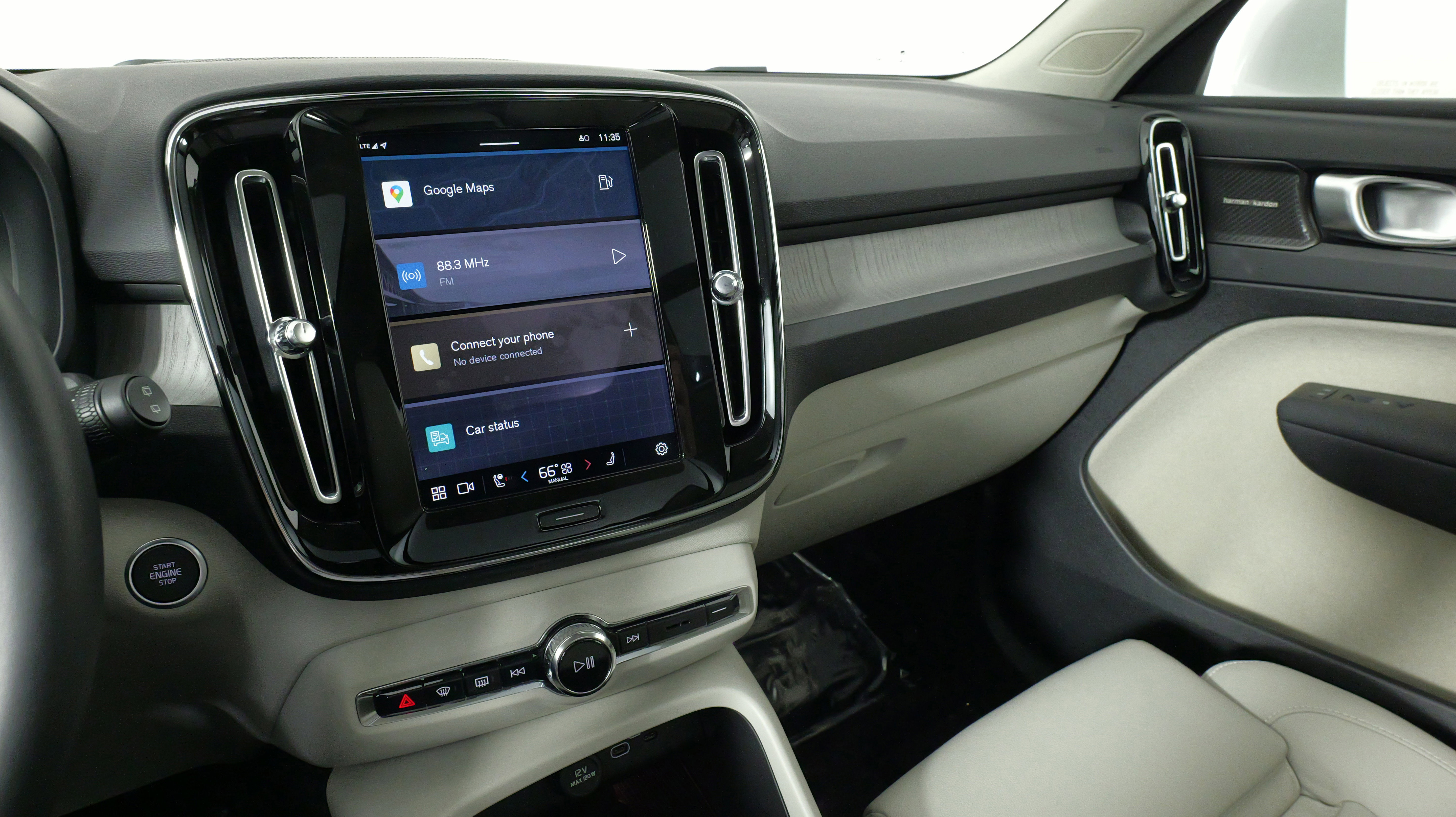 Used 2024 Volvo XC40 B5 Plus w/ Climate Package image 47