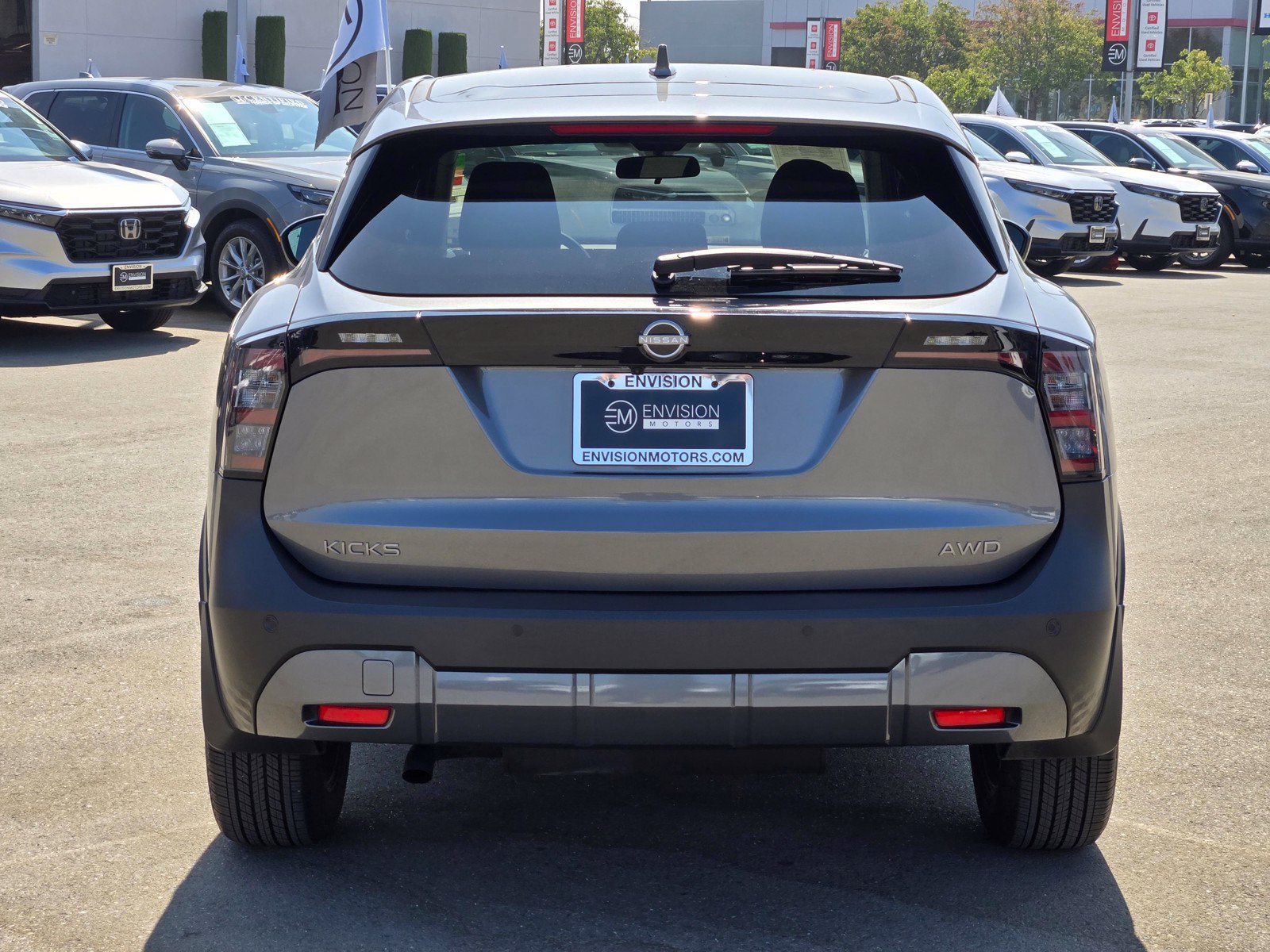 Used 2025 Nissan Kicks SV AWD/4WD image 6