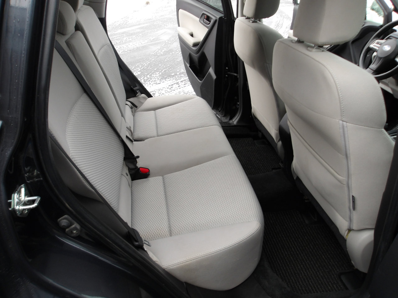 Used 2015 Subaru Forester 2.5i Premium w/ All-Weather Package image 12