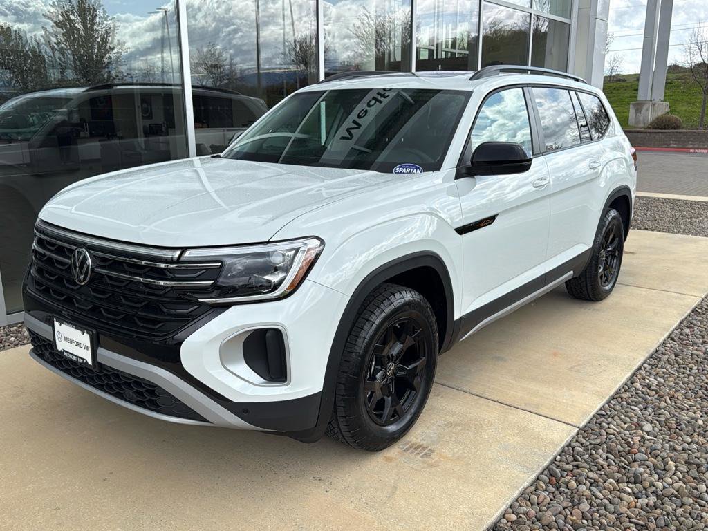 New 2025 Volkswagen Atlas Peak Edition SE