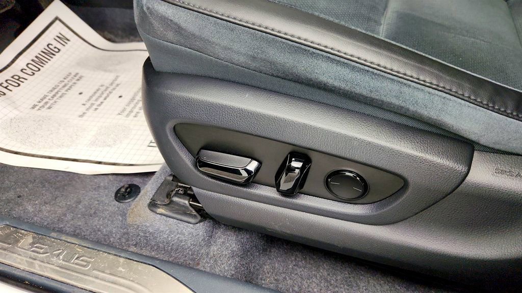 Used 2023 Lexus RZ 450e Premium w/ Accessory Package (2T) image 12