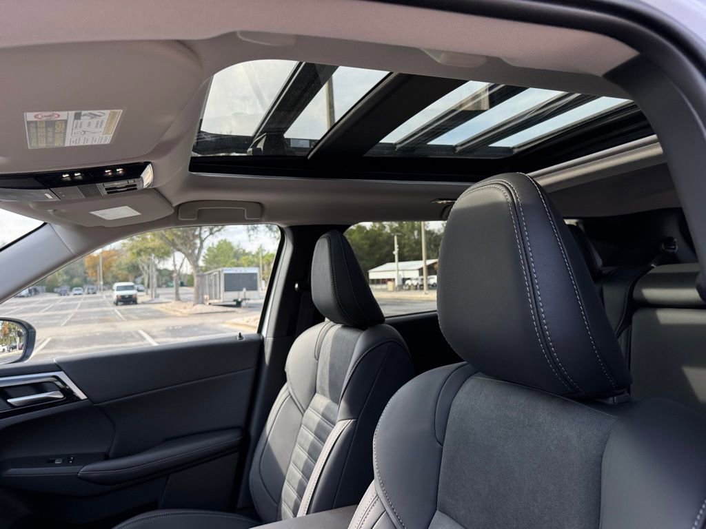 New 2026 Mitsubishi Outlander AWD image 33