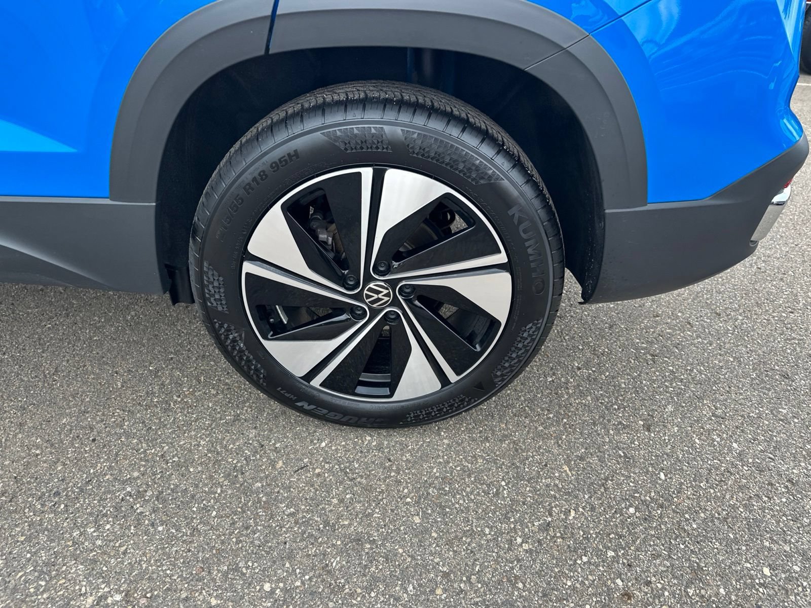 Certified 2025 Volkswagen Taos SE AWD/4WD image 8