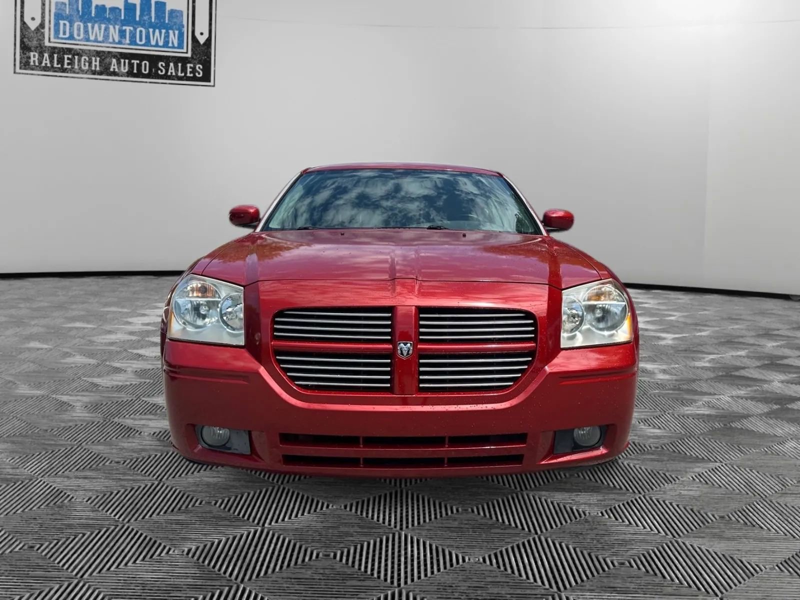 Used 2005 Dodge Magnum R/T w/ Convenience Group II RWD image 3