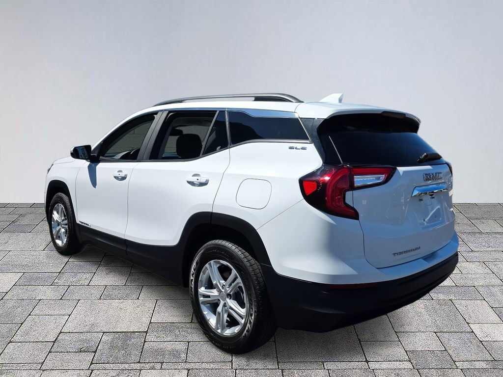 Used 2023 GMC Terrain SLE w/ Driver Convenience Package image 5