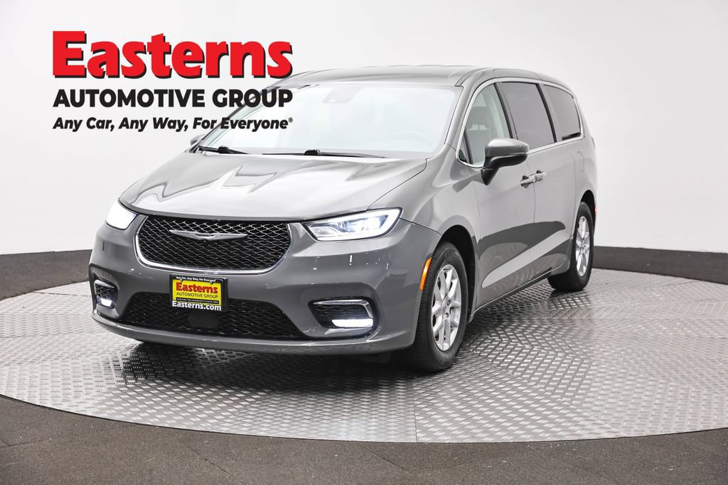 Used 2023 Chrysler Pacifica Touring-L