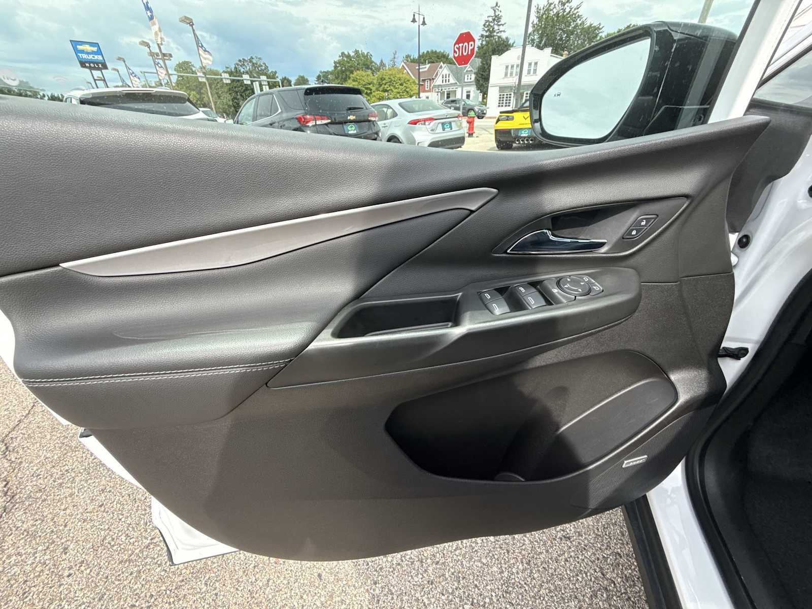 Certified 2022 Chevrolet Bolt LT w/ Infotainment Package FWD image 21