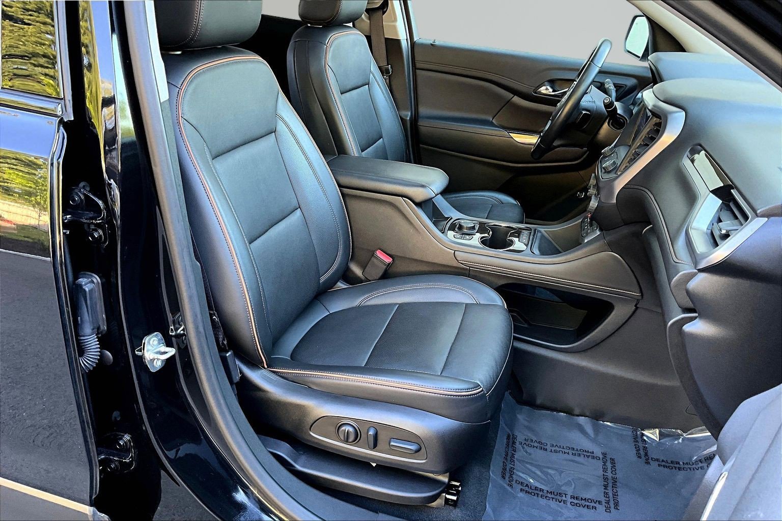 Used 2022 GMC Acadia AT4 w/ Technology Package image 30