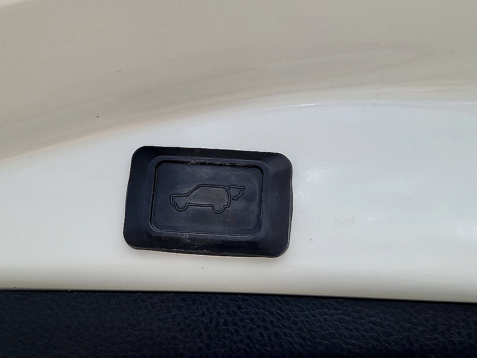 Used 2014 Toyota RAV4 Limited AWD/4WD image 30