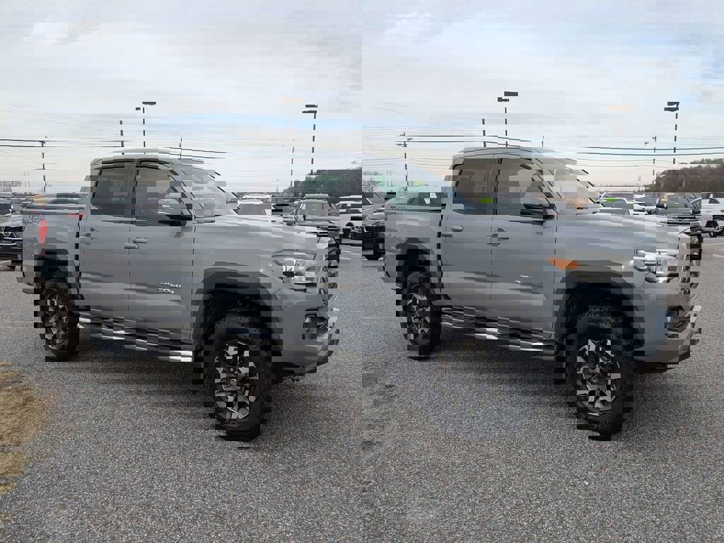 Used 2019 Toyota Tacoma SR image 3