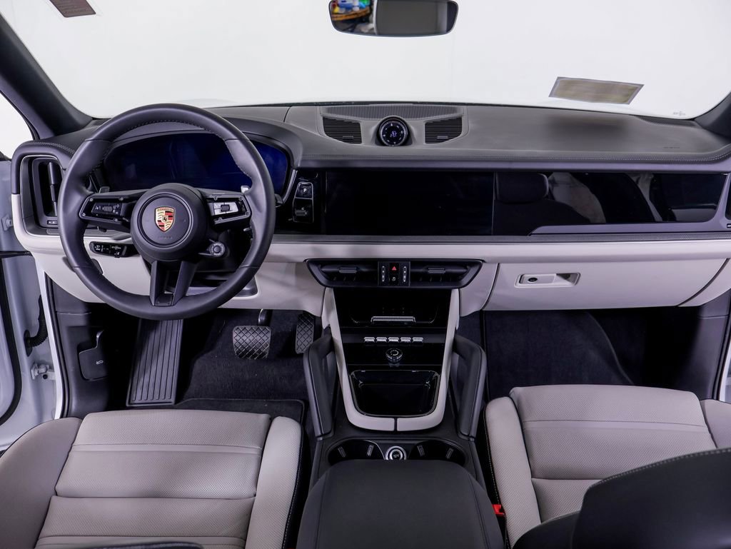Certified 2025 Porsche Cayenne E-Hybrid Coupe AWD/4WD image 22