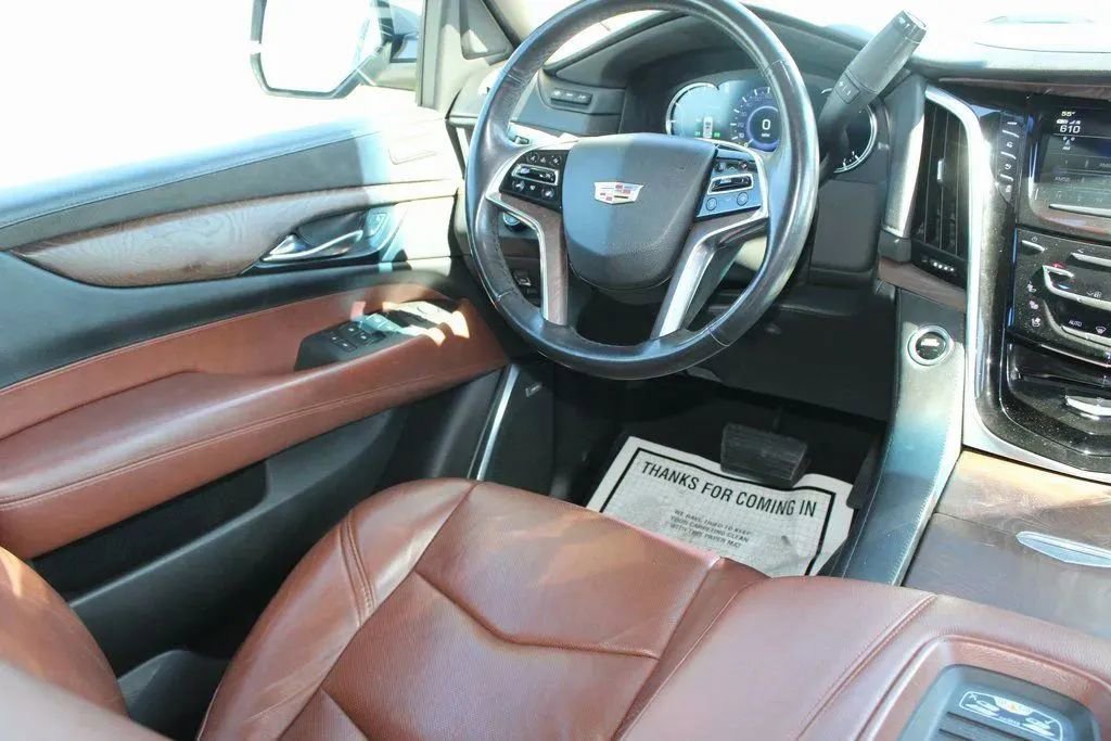 Used 2018 Cadillac Escalade Premium Luxury image 32