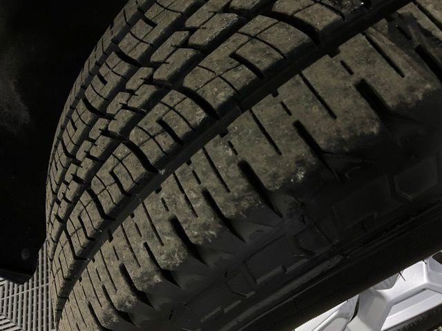 Used 2025 Chevrolet Suburban LT image 45