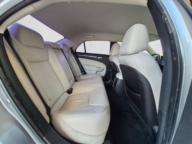 Used 2017 Chrysler 300 Limited RWD image 19
