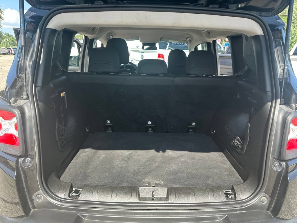 Used 2018 Jeep Renegade Latitude AWD/4WD image 27