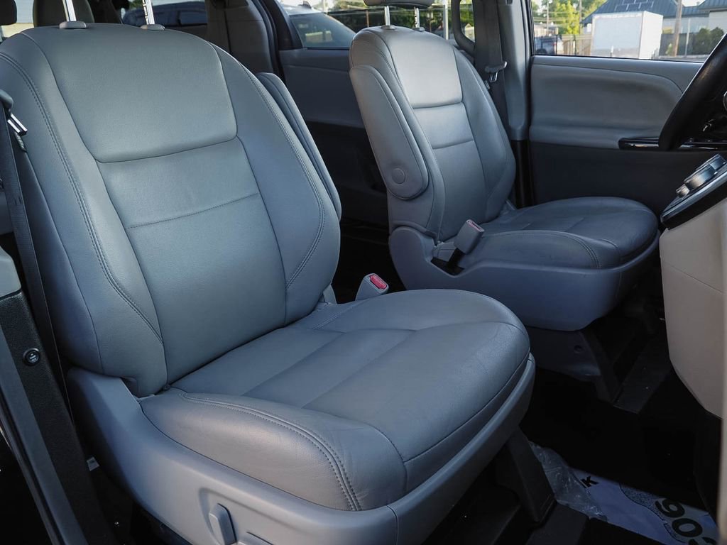 Used 2019 Toyota Sienna XLE FWD image 9