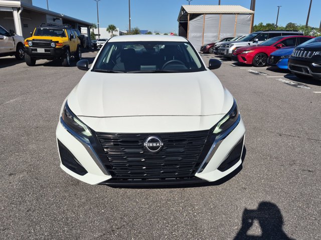 Used 2025 Nissan Altima 2.5 SV FWD image 2