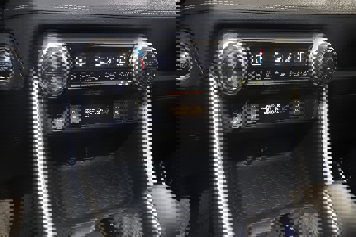 Used 2019 Toyota RAV4 XLE Premium image 27