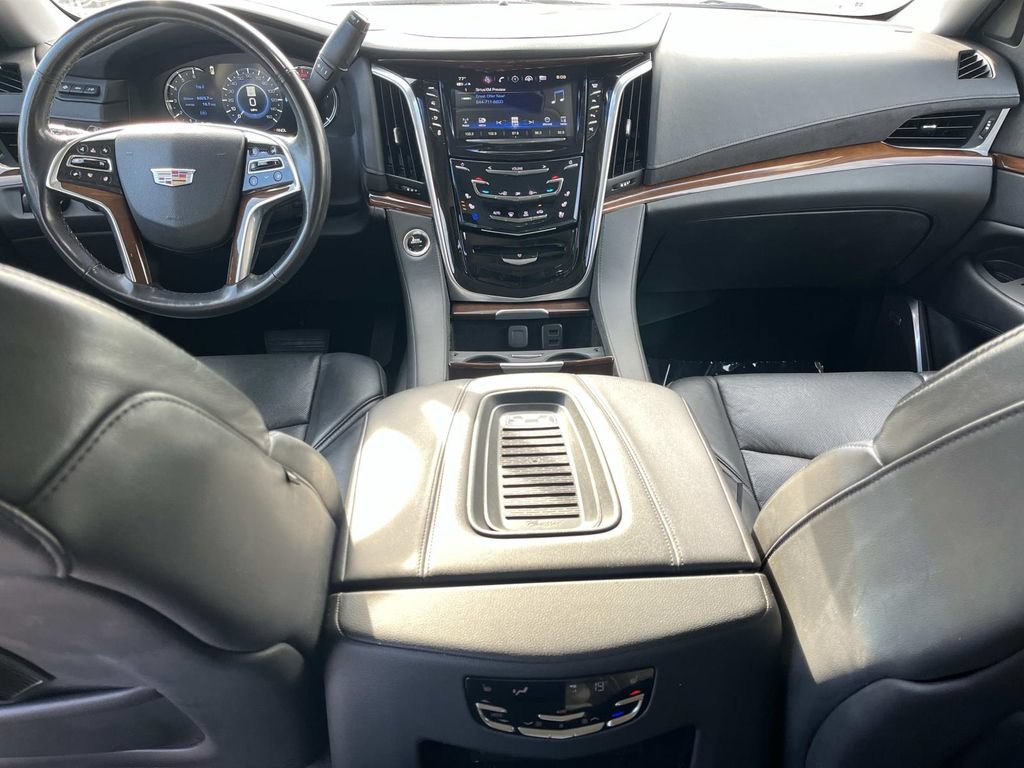 Used 2020 Cadillac Escalade Luxury AWD/4WD image 12