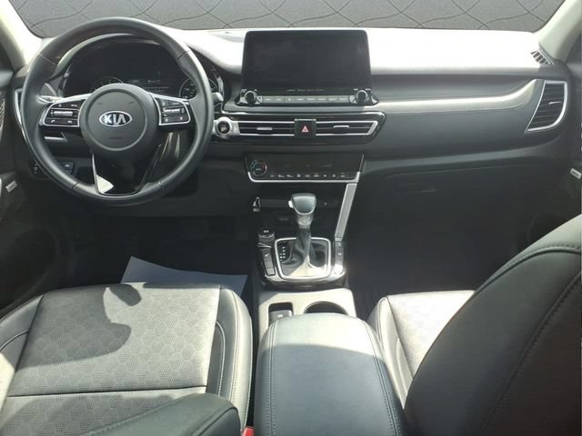 Used 2021 Kia Seltos SX w/ SX Sunroof Package AWD/4WD image 17