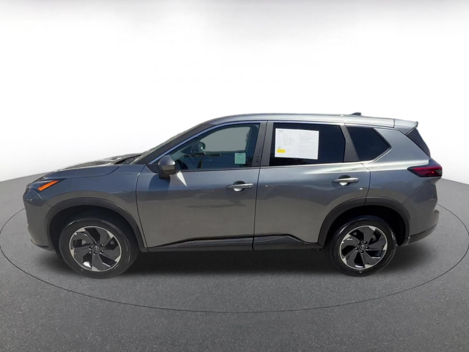 Used 2025 Nissan Rogue SV FWD image 9